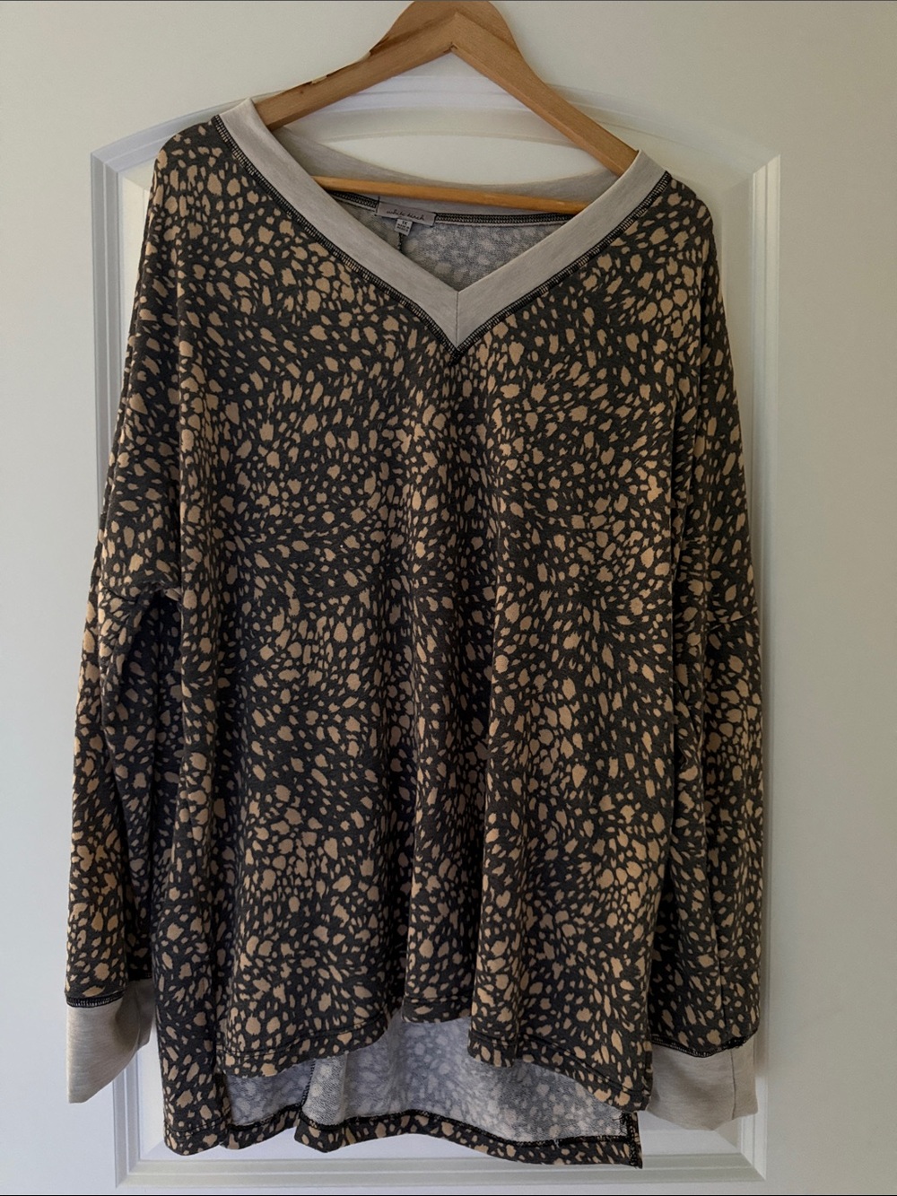 White Birch Women’s V-Neck Long Sleeve Top